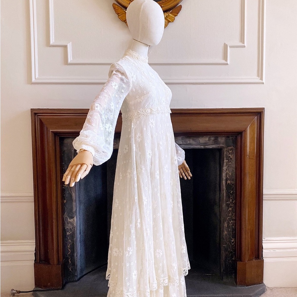 1970’s Vintage Cotton Mix Lace Wedding Dress by John Charles - Picture 4 of 6